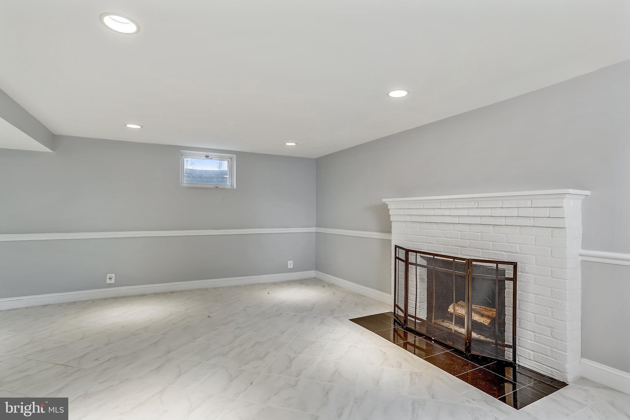 LARCHMONT - Residential Lease