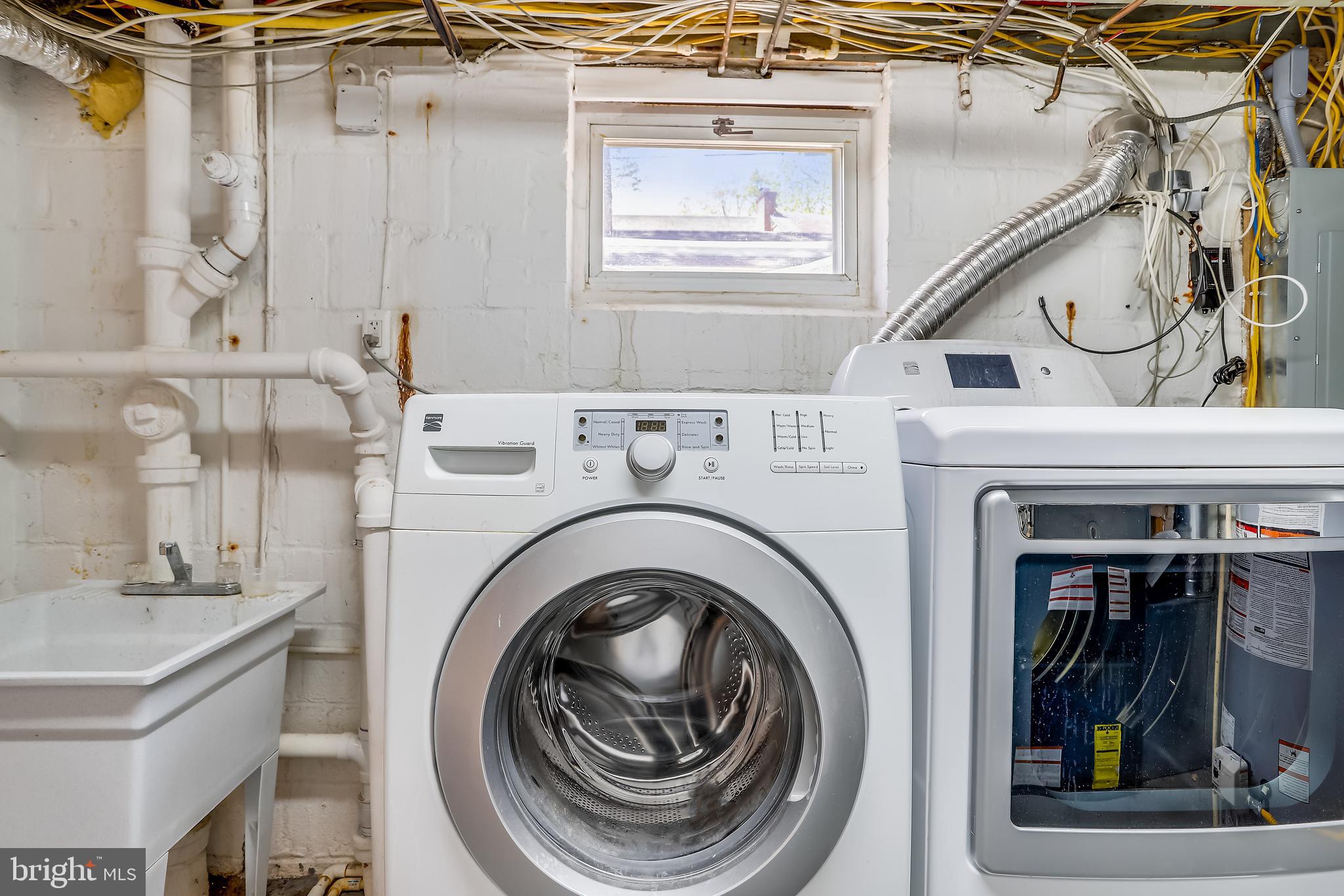 LARCHMONT - Residential Lease