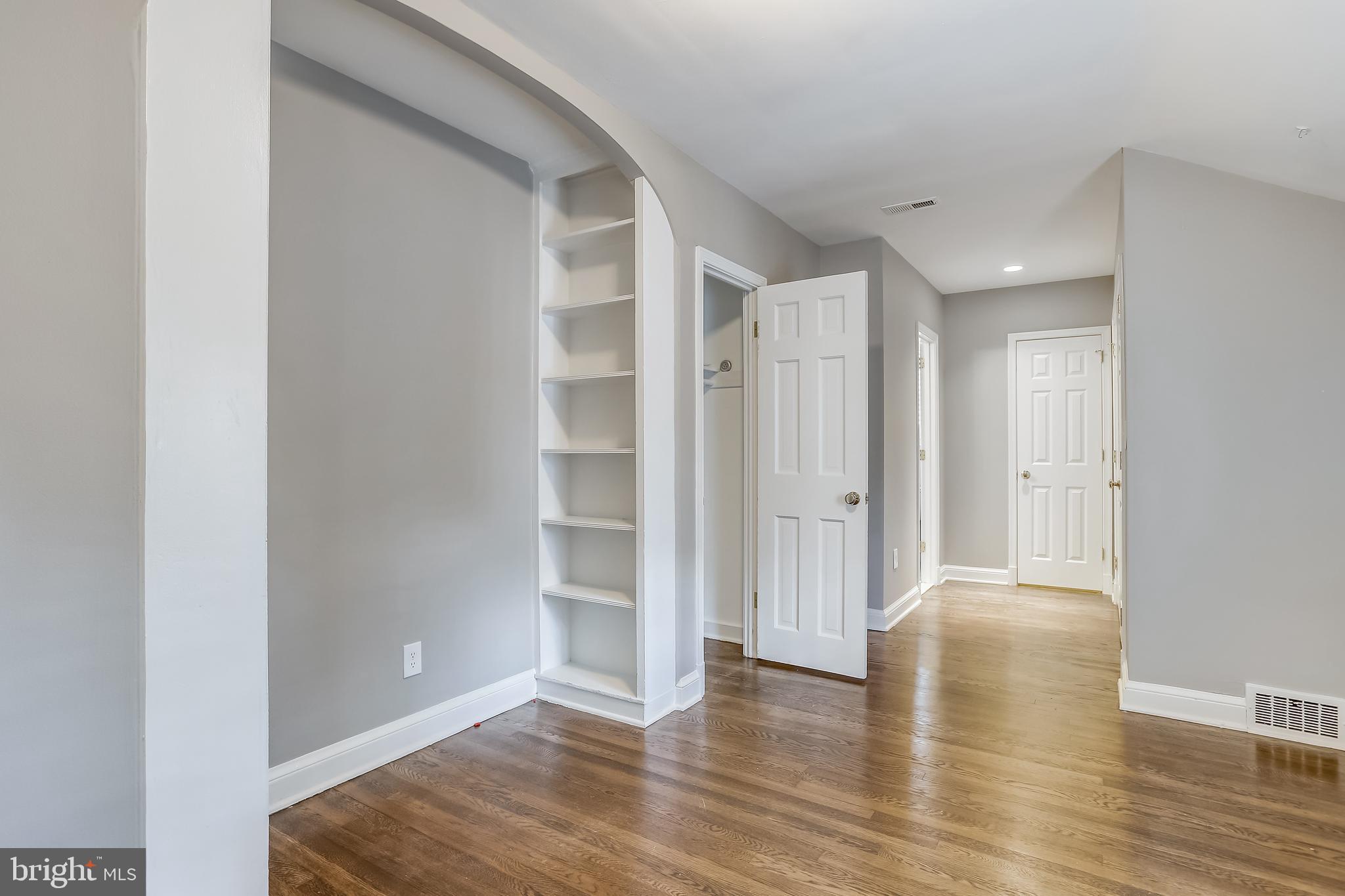 LARCHMONT - Residential Lease