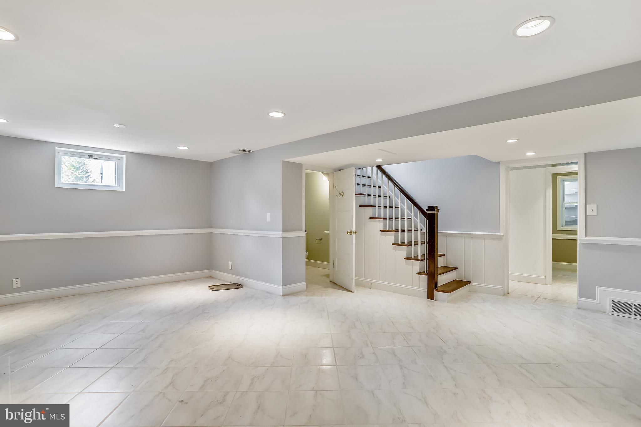 LARCHMONT - Residential Lease