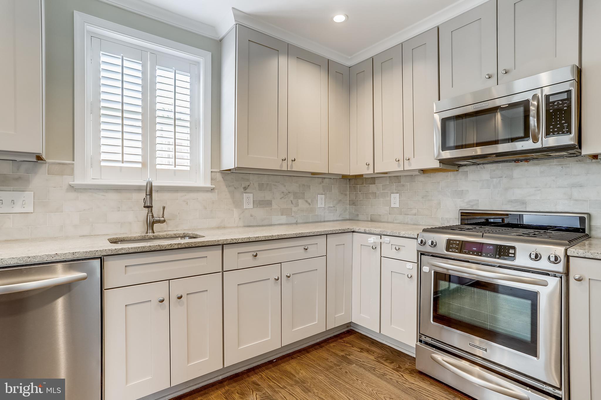 LARCHMONT - Residential Lease
