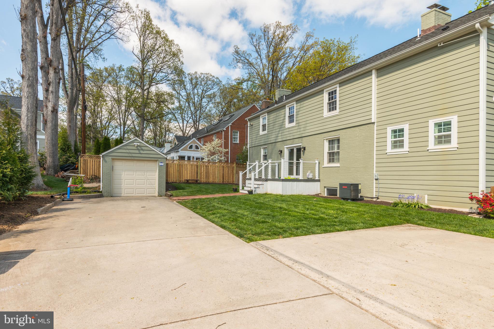 LARCHMONT - Residential Lease