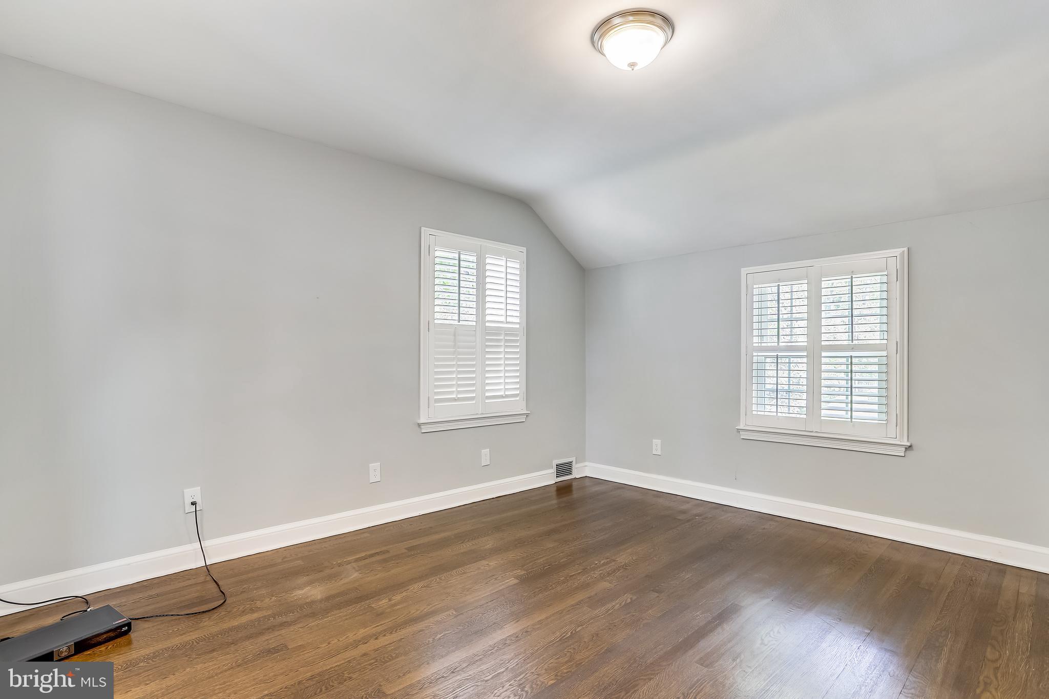 LARCHMONT - Residential Lease