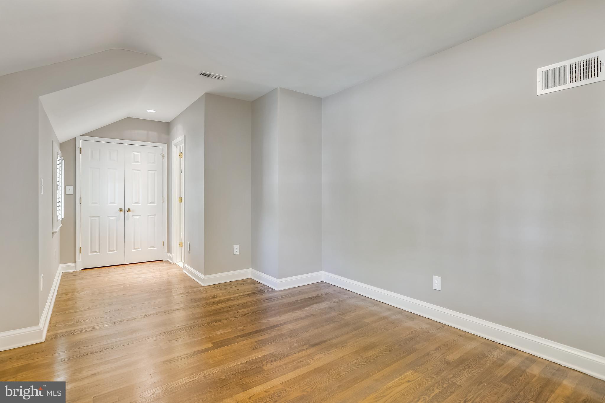 LARCHMONT - Residential Lease