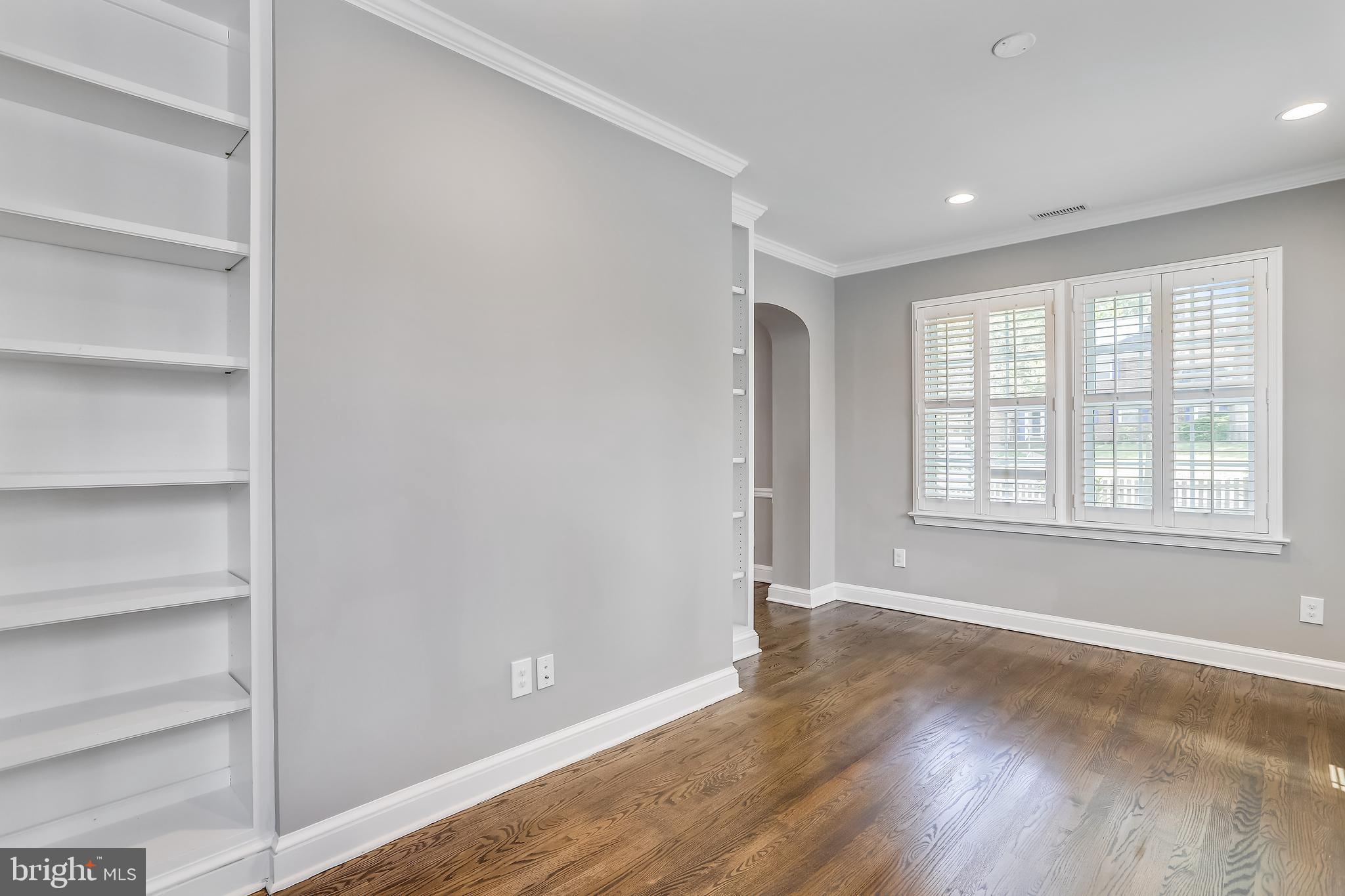 LARCHMONT - Residential Lease