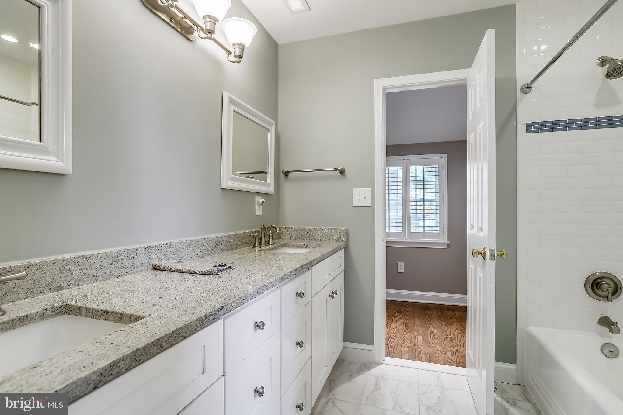 LARCHMONT - Residential Lease