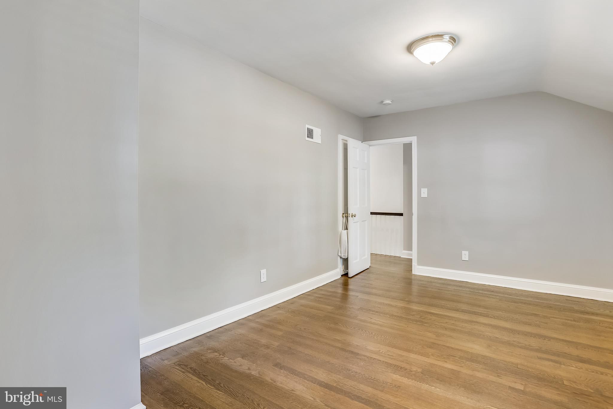 LARCHMONT - Residential Lease