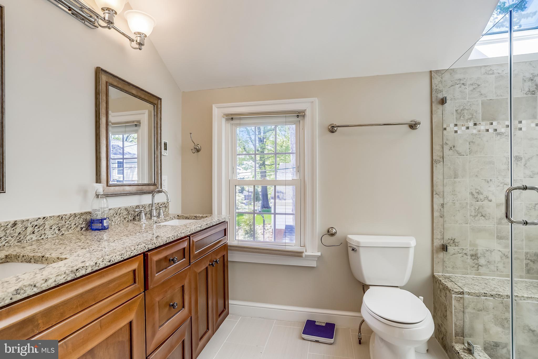 LARCHMONT - Residential Lease