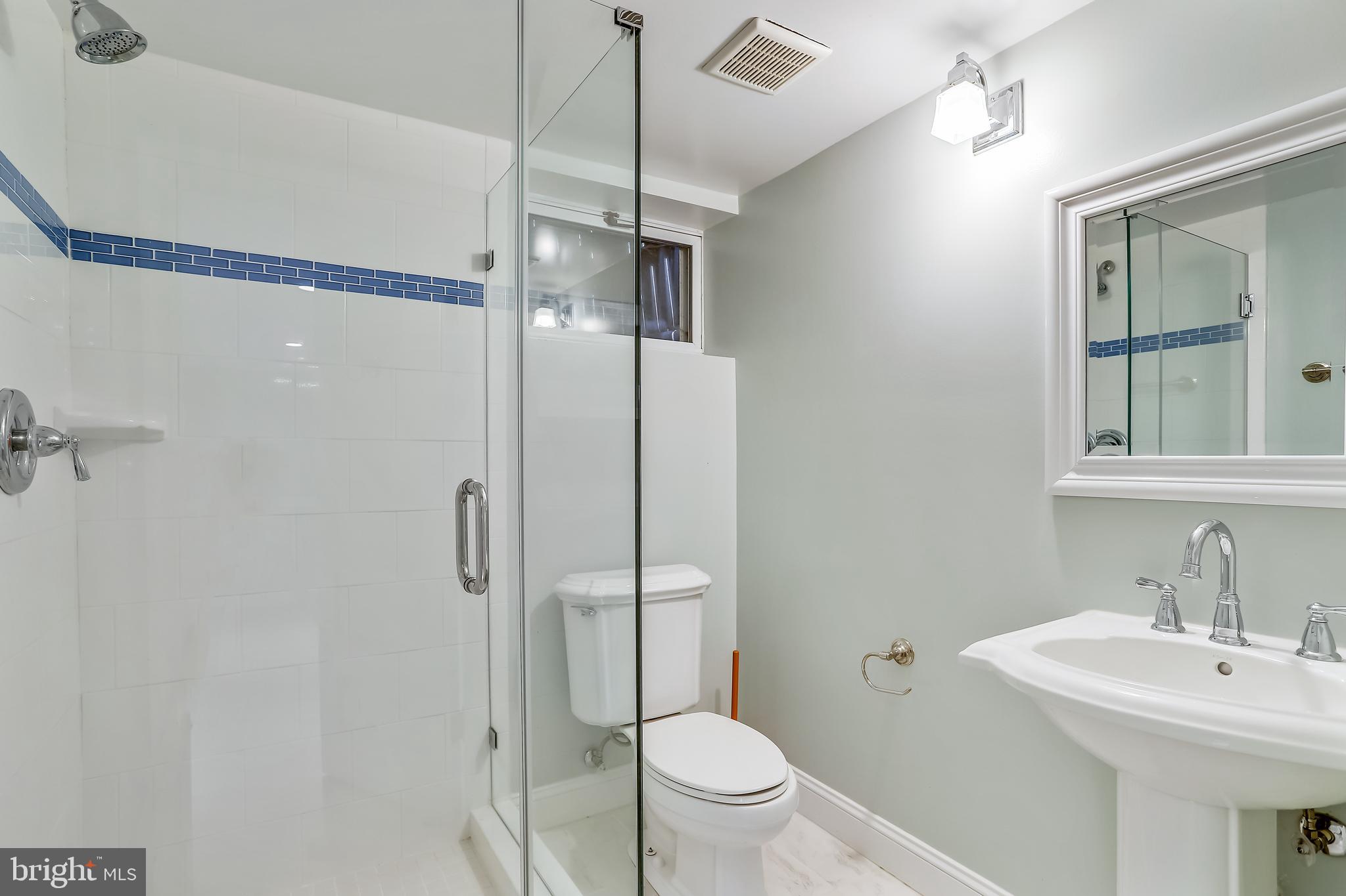 LARCHMONT - Residential Lease