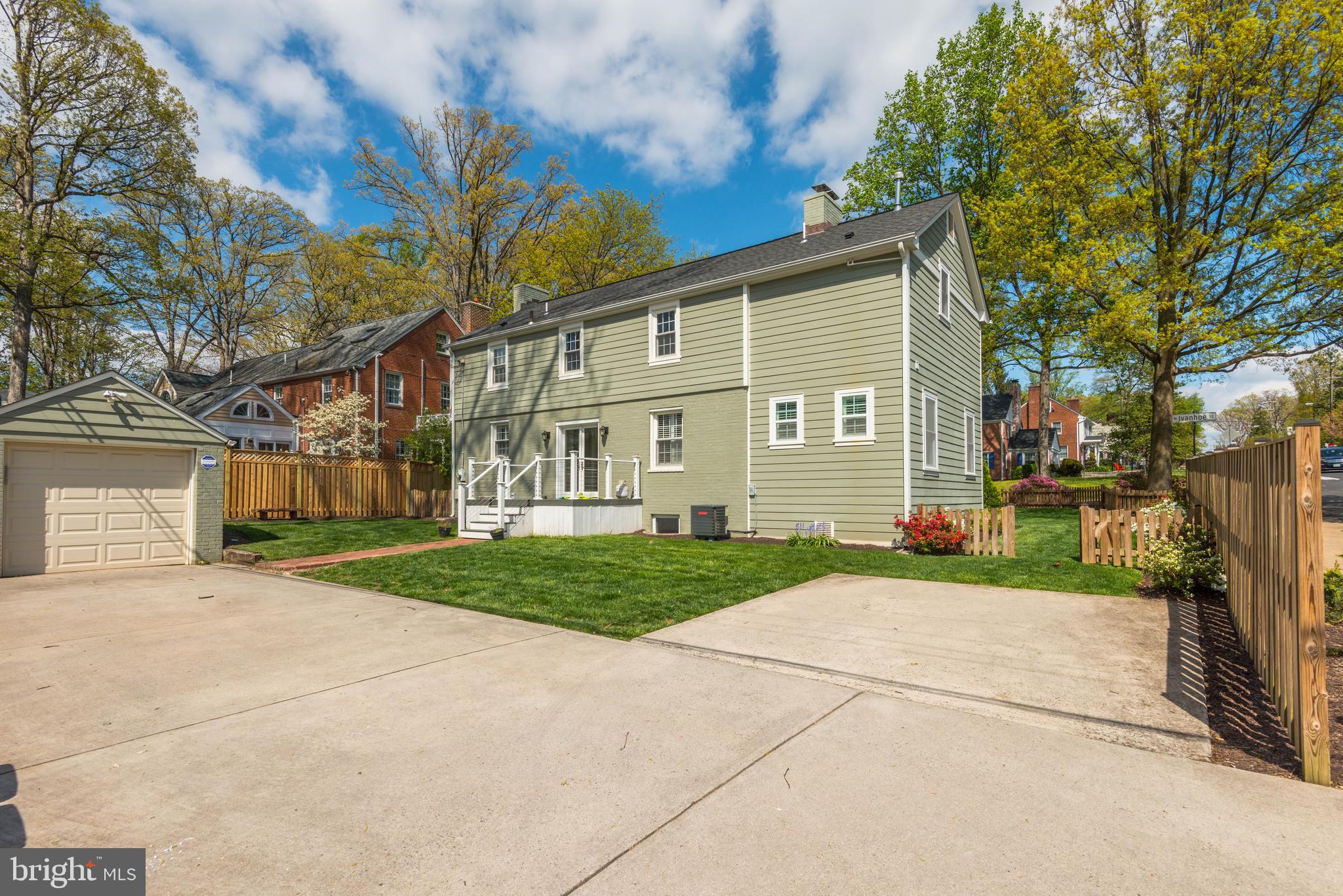 LARCHMONT - Residential Lease