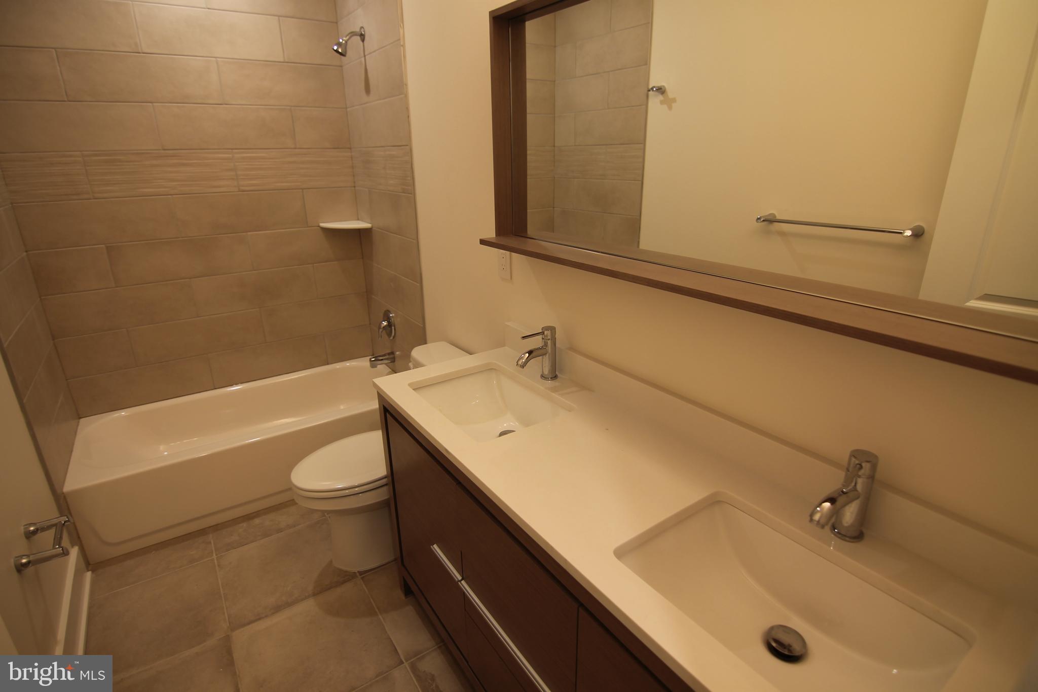 PORT RICHMOND - Residential Lease