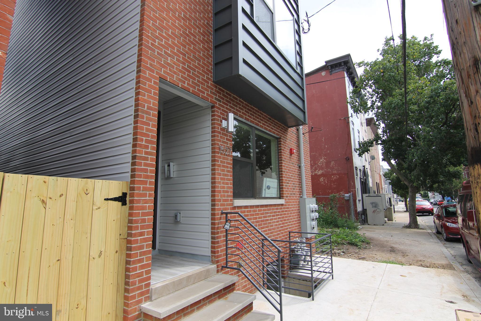 PORT RICHMOND - Residential Lease