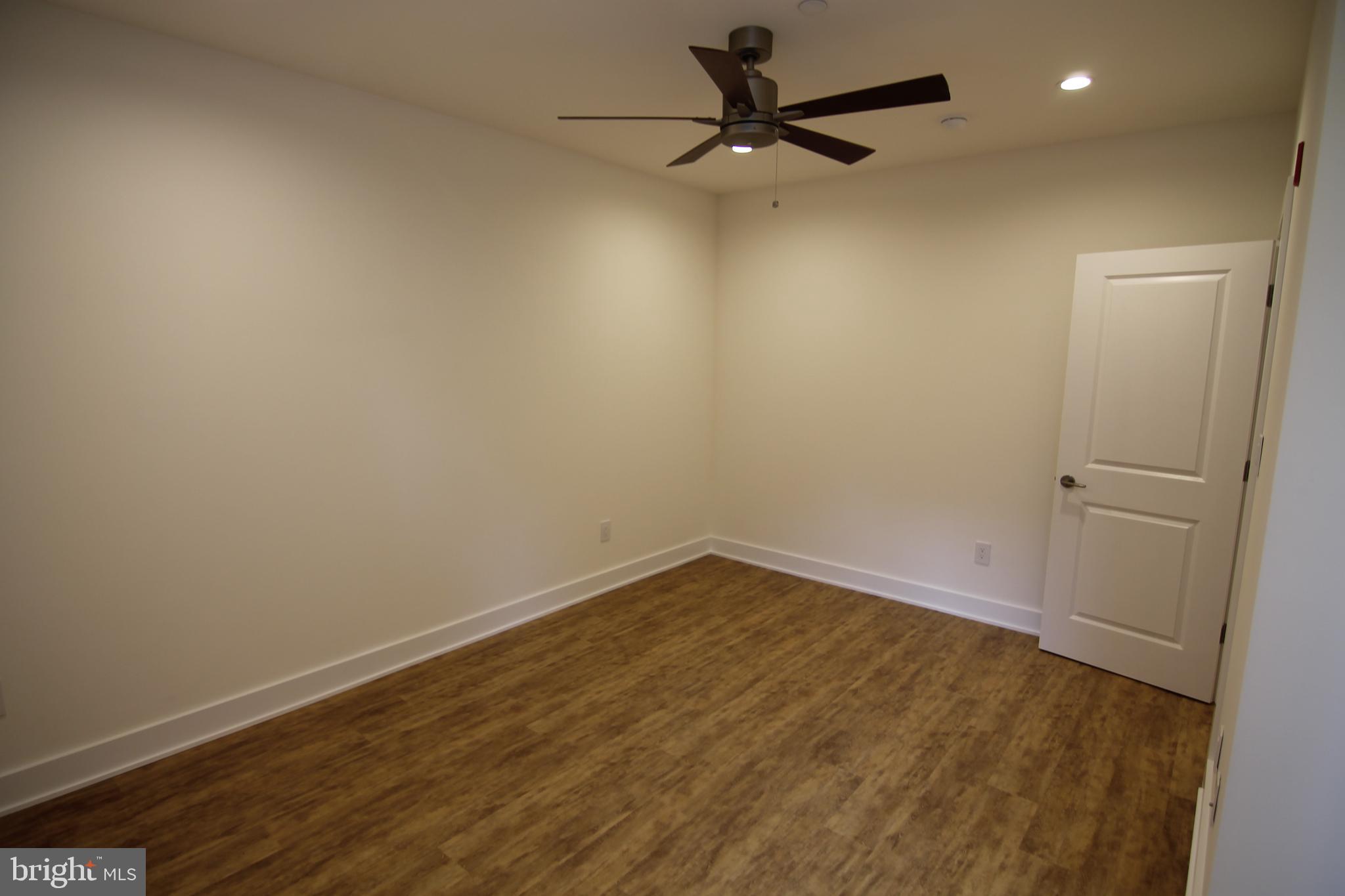 PORT RICHMOND - Residential Lease