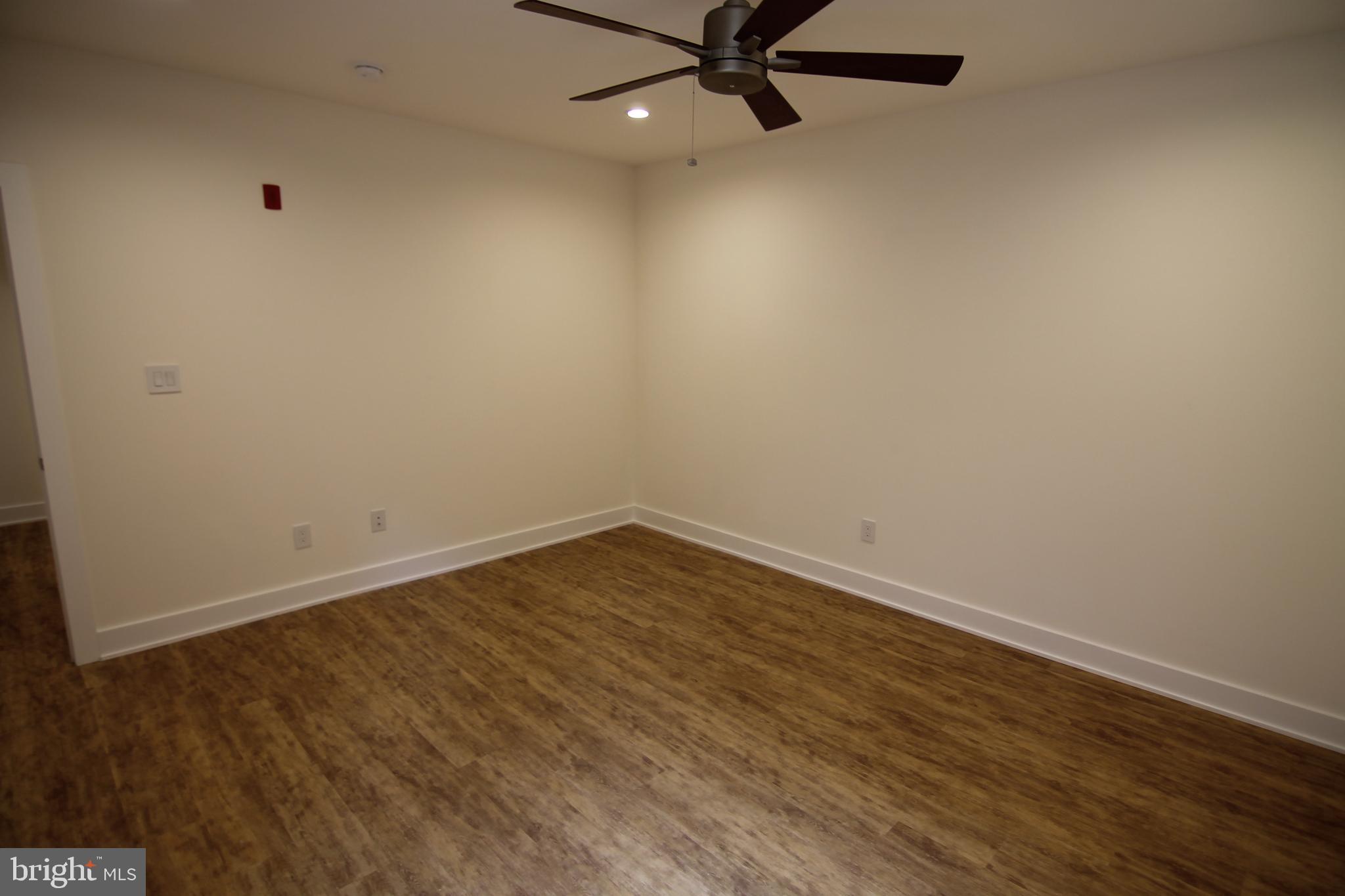 PORT RICHMOND - Residential Lease