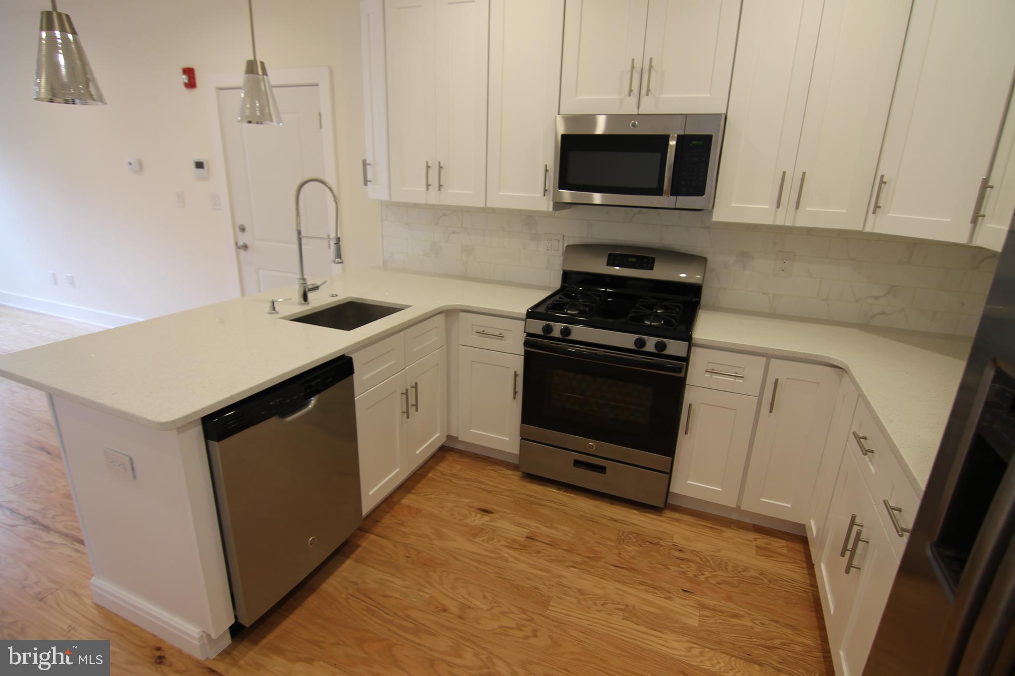 PORT RICHMOND - Residential Lease