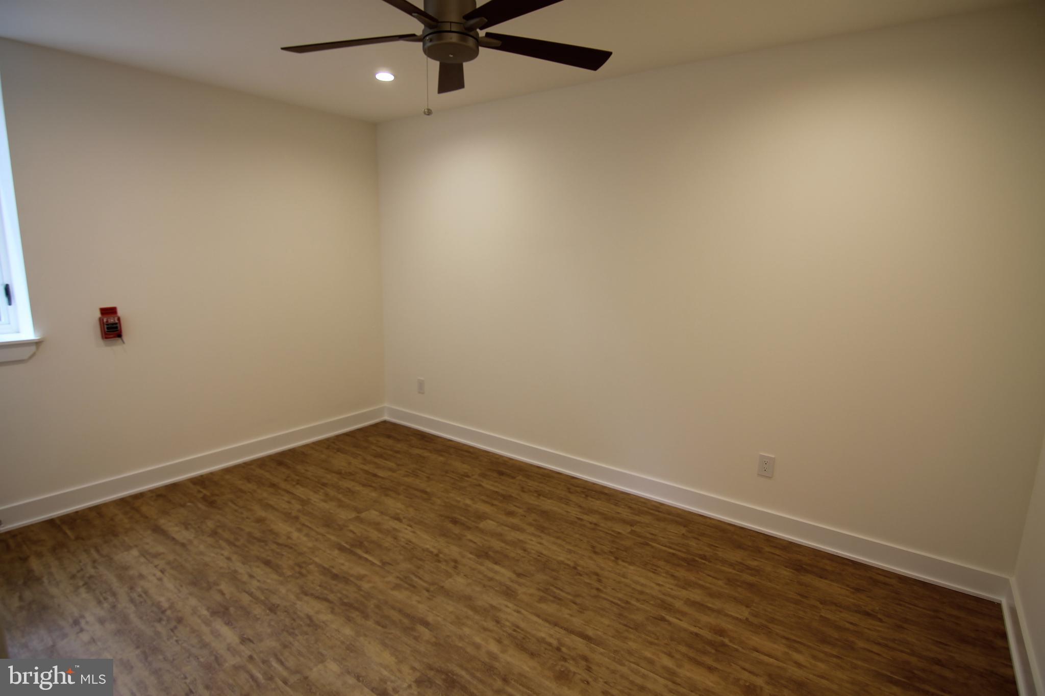 PORT RICHMOND - Residential Lease