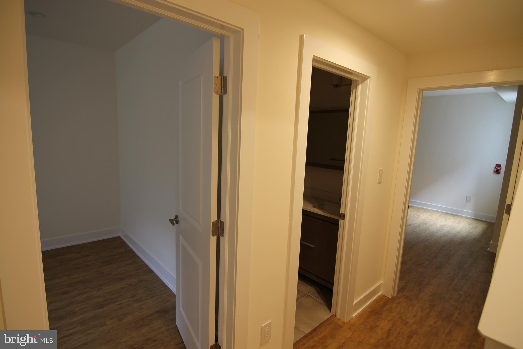 PORT RICHMOND - Residential Lease