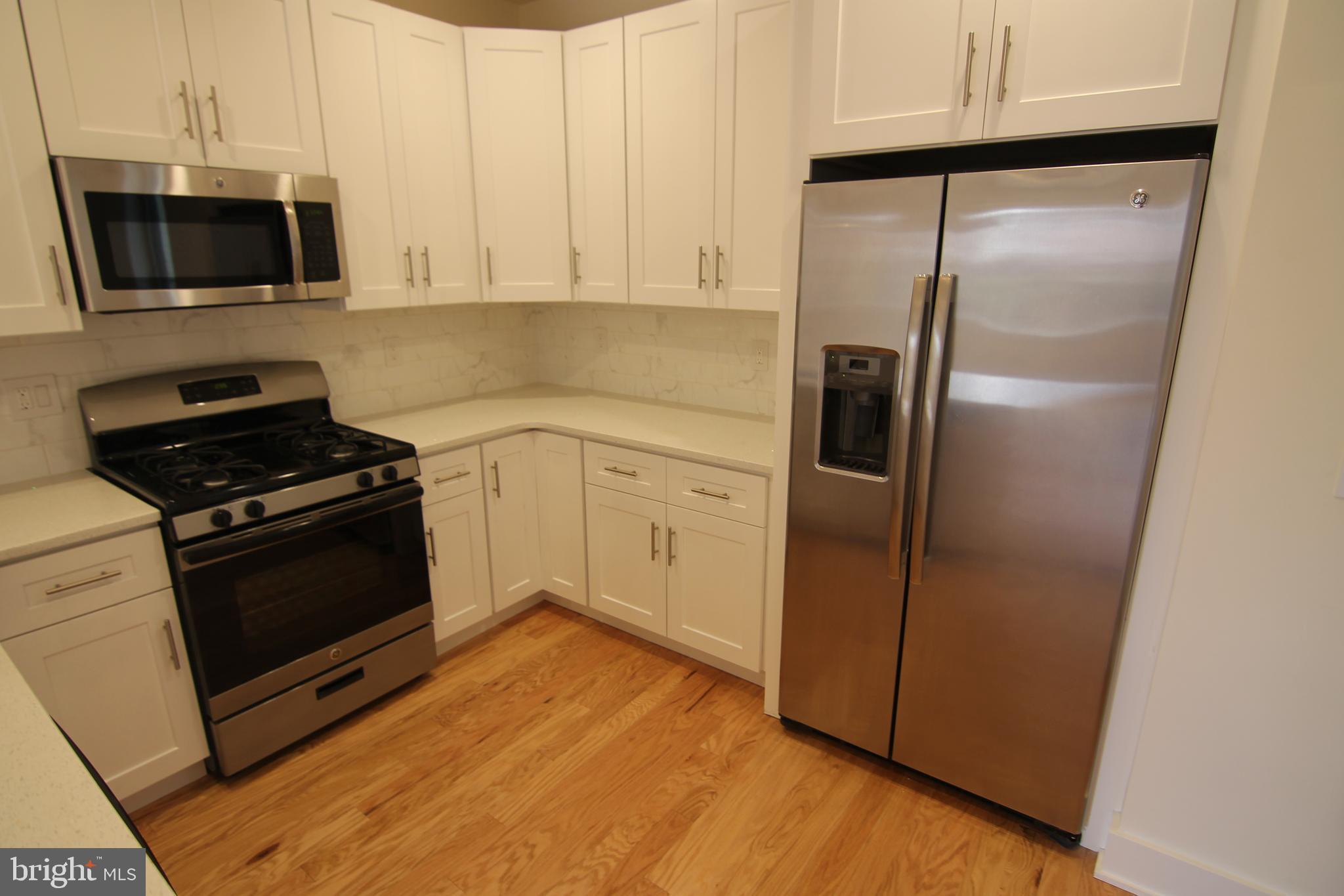 PORT RICHMOND - Residential Lease