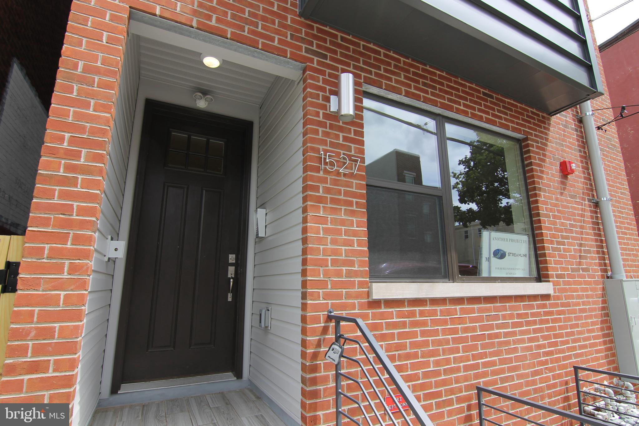 PORT RICHMOND - Residential Lease