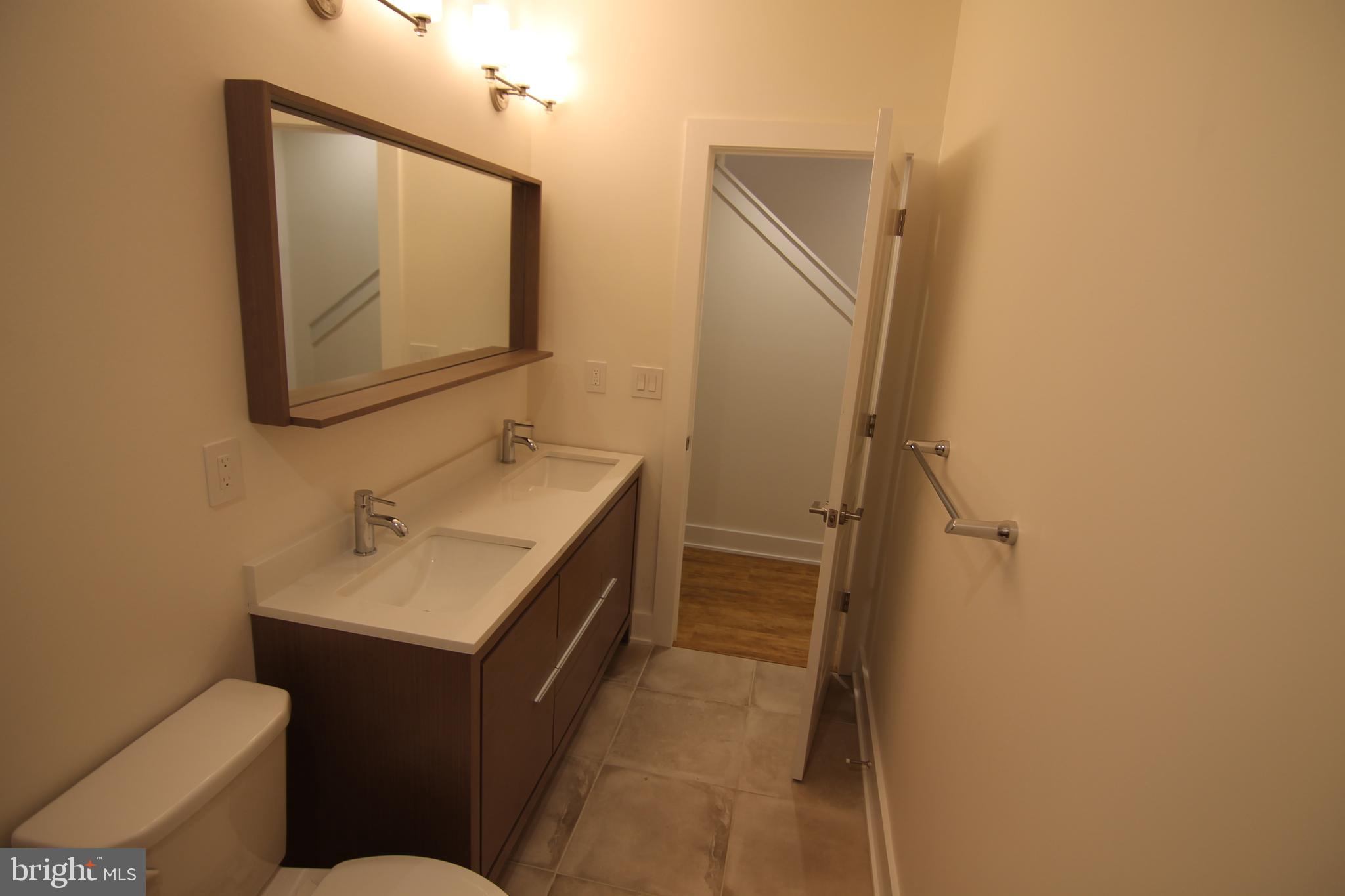 PORT RICHMOND - Residential Lease