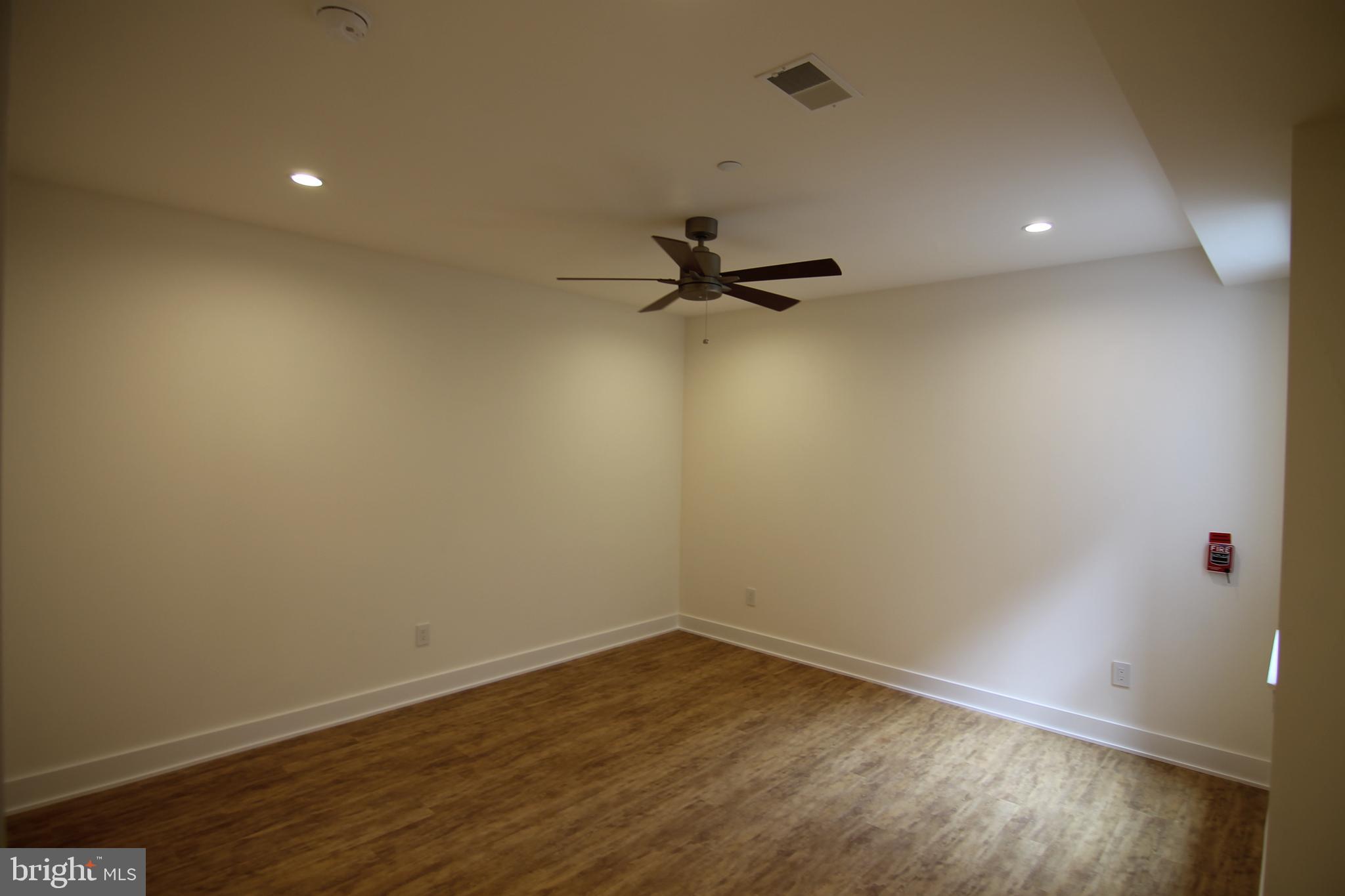 PORT RICHMOND - Residential Lease