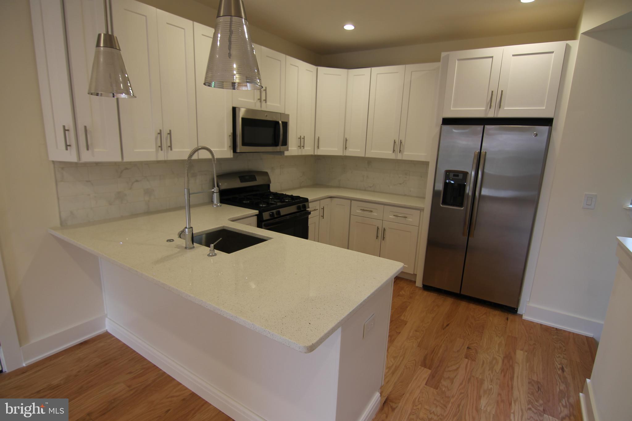 PORT RICHMOND - Residential Lease