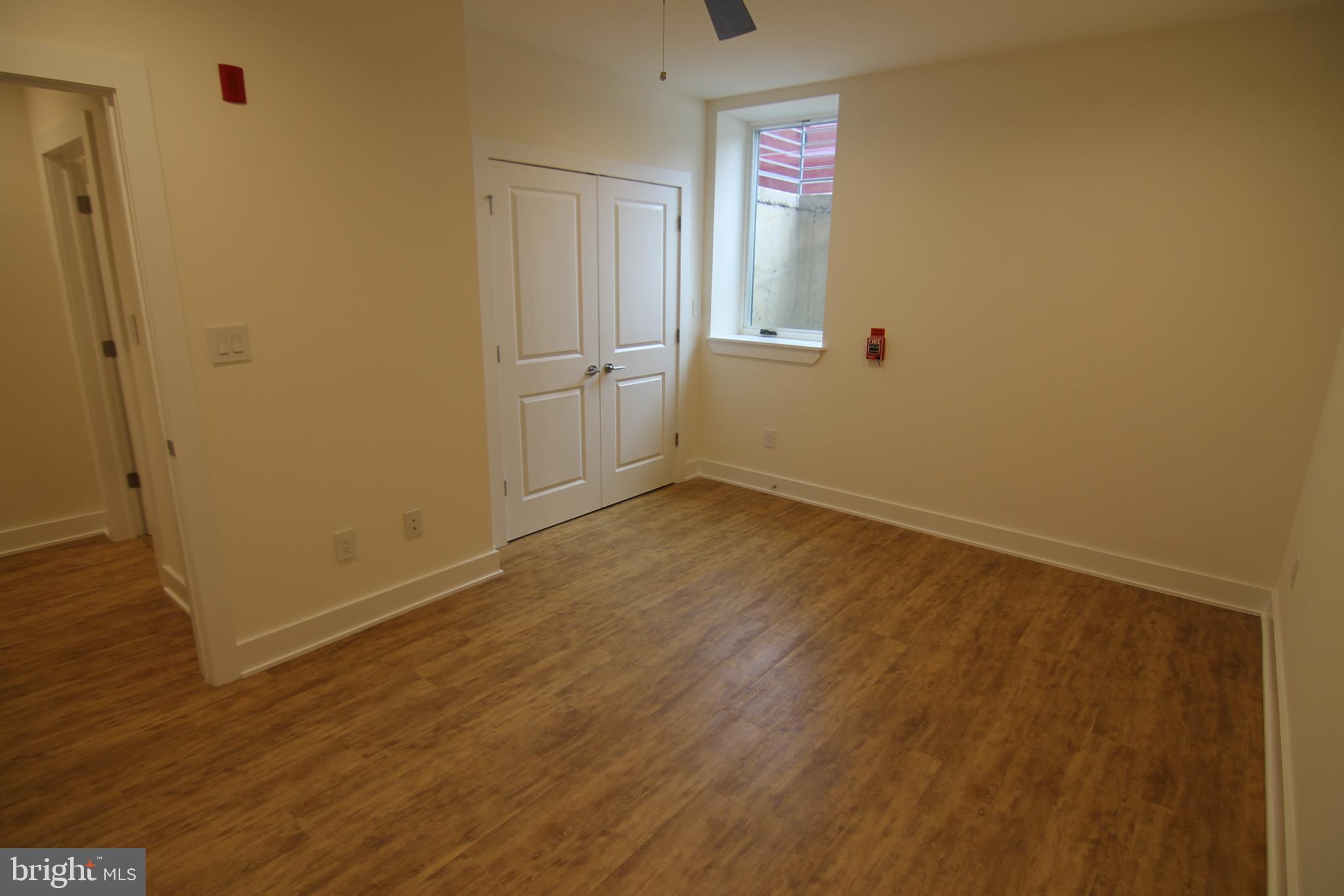 PORT RICHMOND - Residential Lease