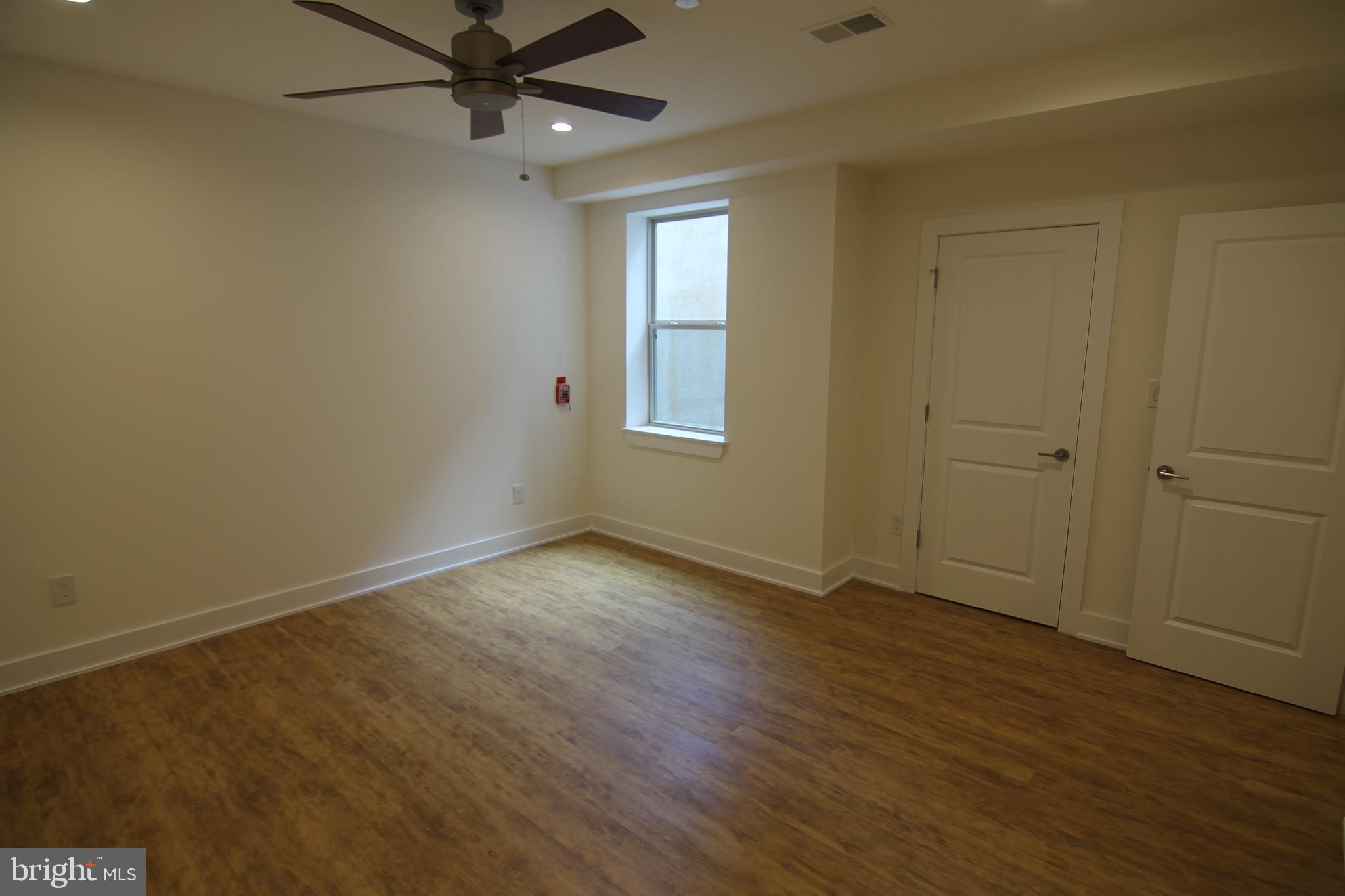 PORT RICHMOND - Residential Lease