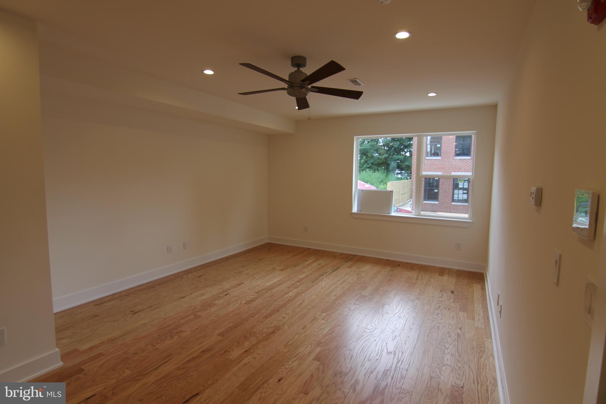 PORT RICHMOND - Residential Lease