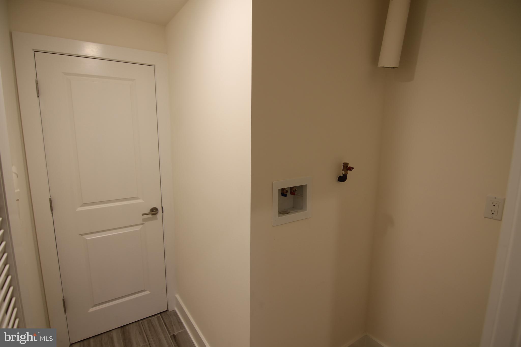 PORT RICHMOND - Residential Lease