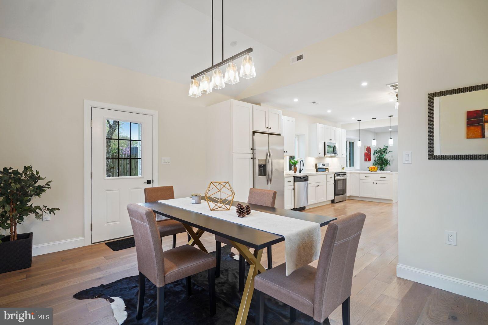 CAROLE HIGHLANDS - Residential