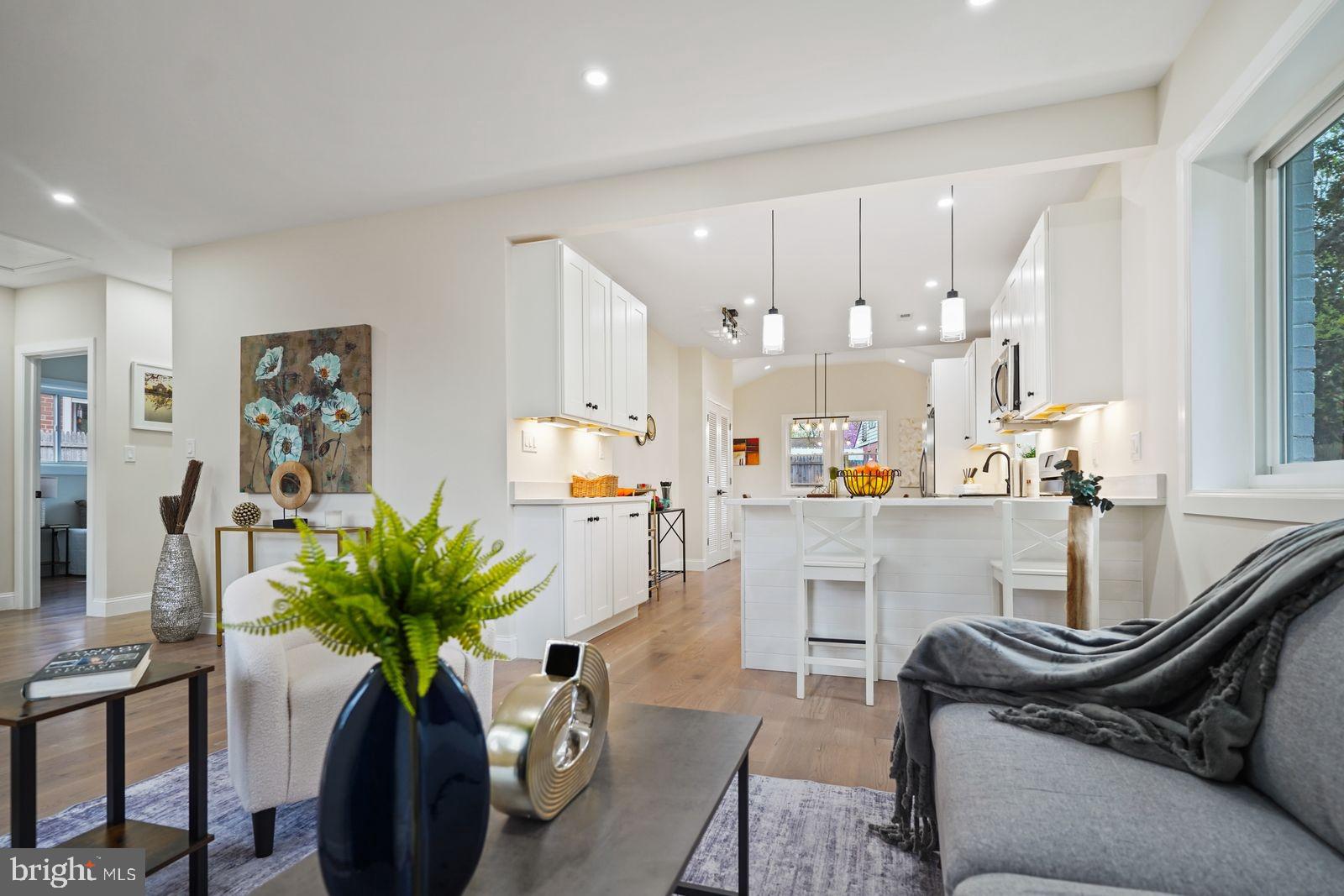 CAROLE HIGHLANDS - Residential