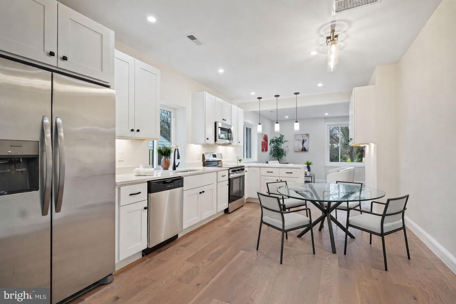 CAROLE HIGHLANDS - Residential