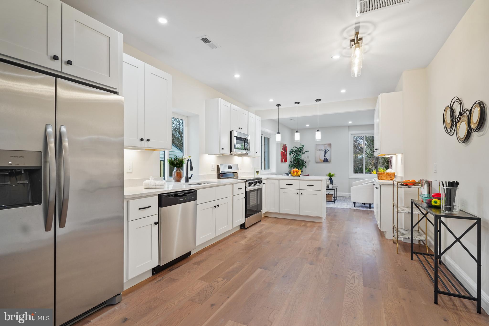 CAROLE HIGHLANDS - Residential