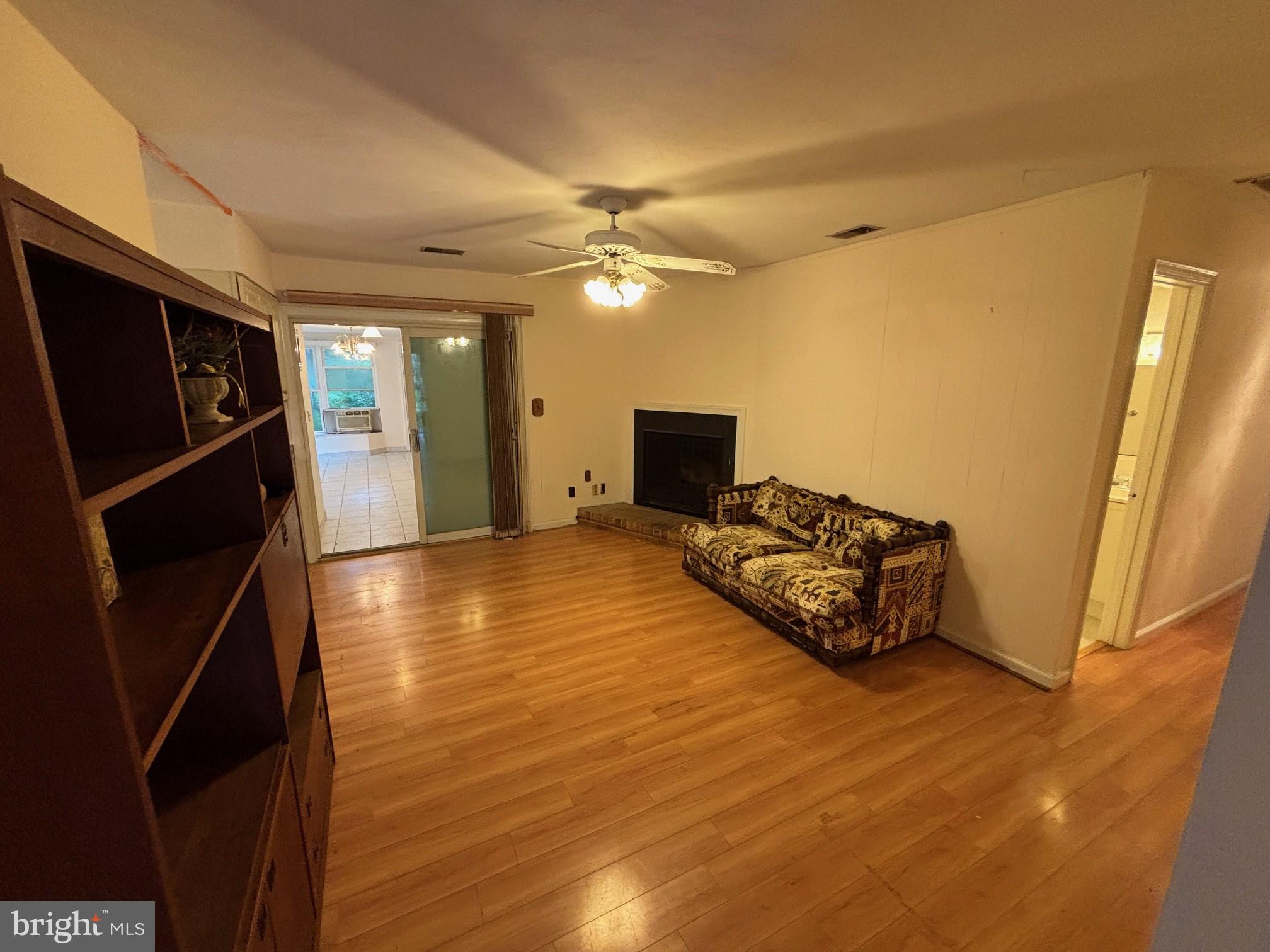 125 W BAY AVENUE W
