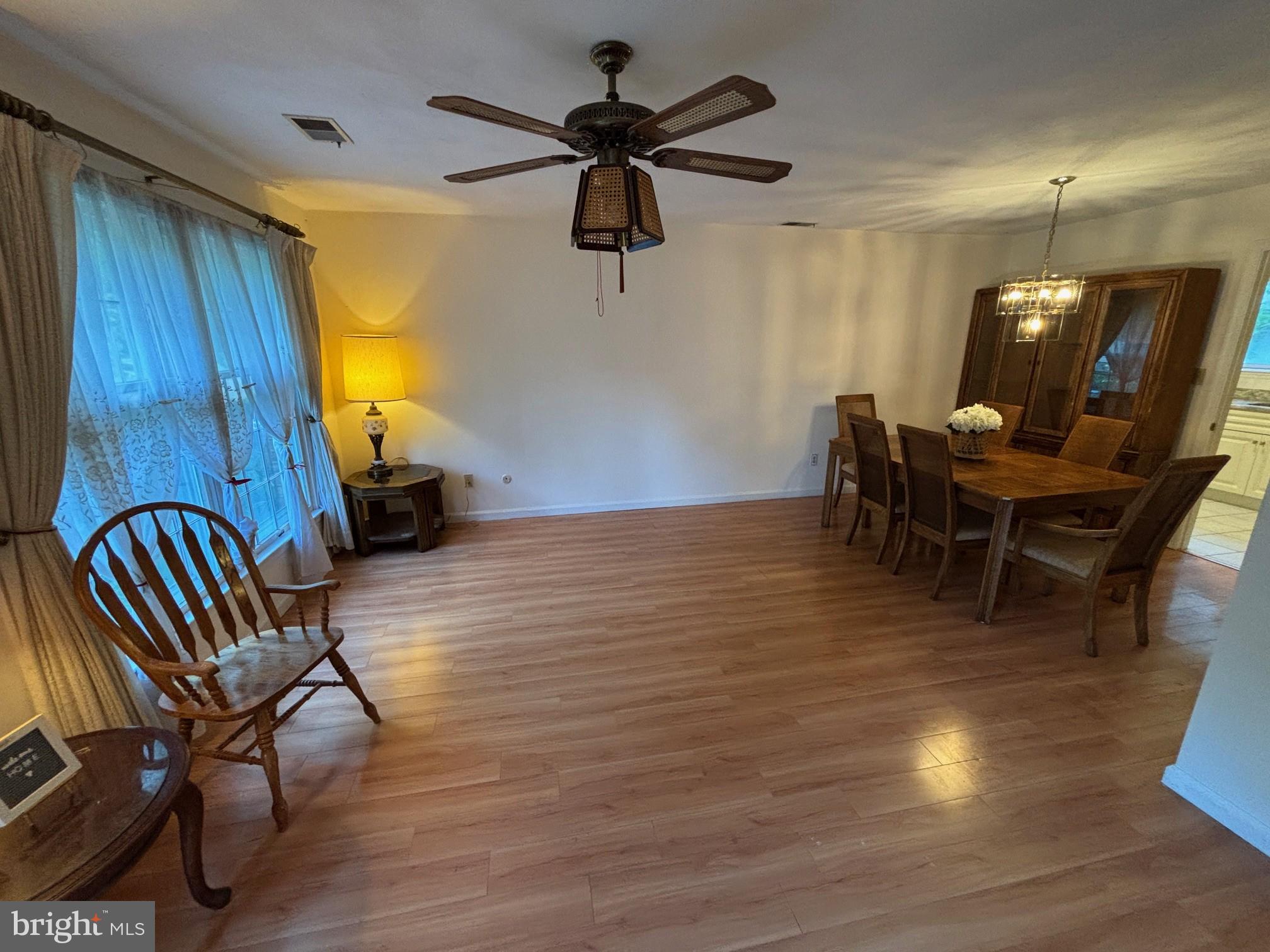 125 W BAY AVENUE W
