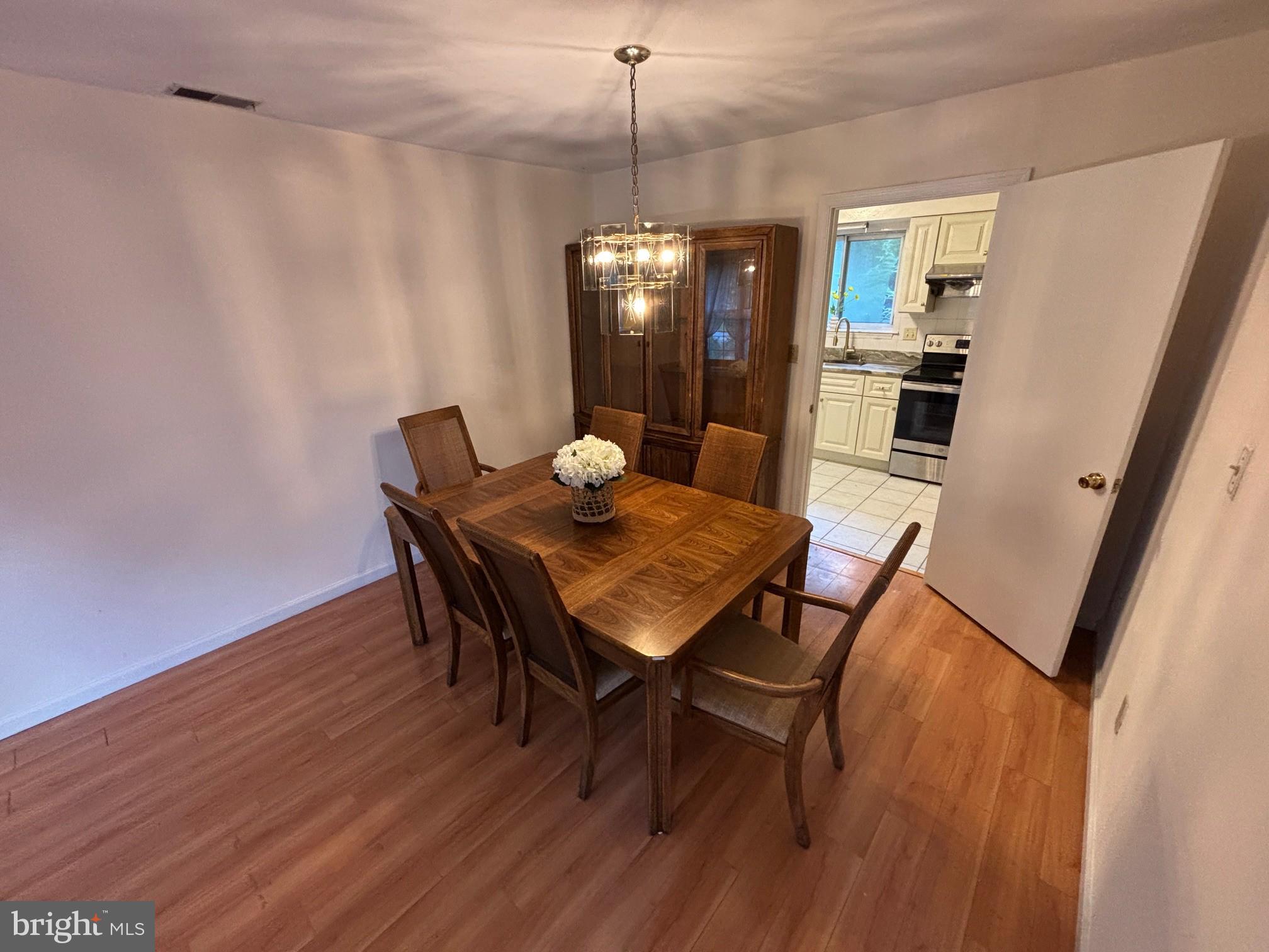 125 W BAY AVENUE W