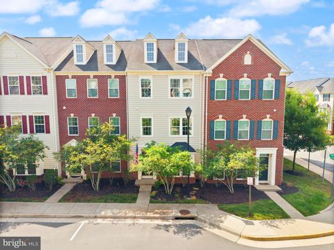 Photo of 7015 Trek Way, GAINESVILLE, VA 20155 (MLS # VAPW2118560)