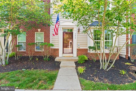 Photo of 7015 Trek Way, GAINESVILLE, VA 20155 (MLS # VAPW2118560)
