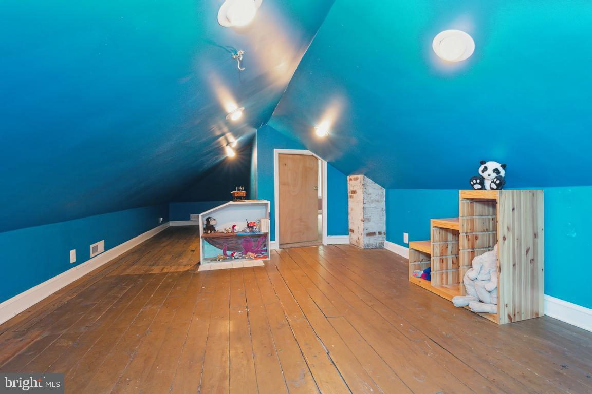 MOUNT WASHINGTON - Residential