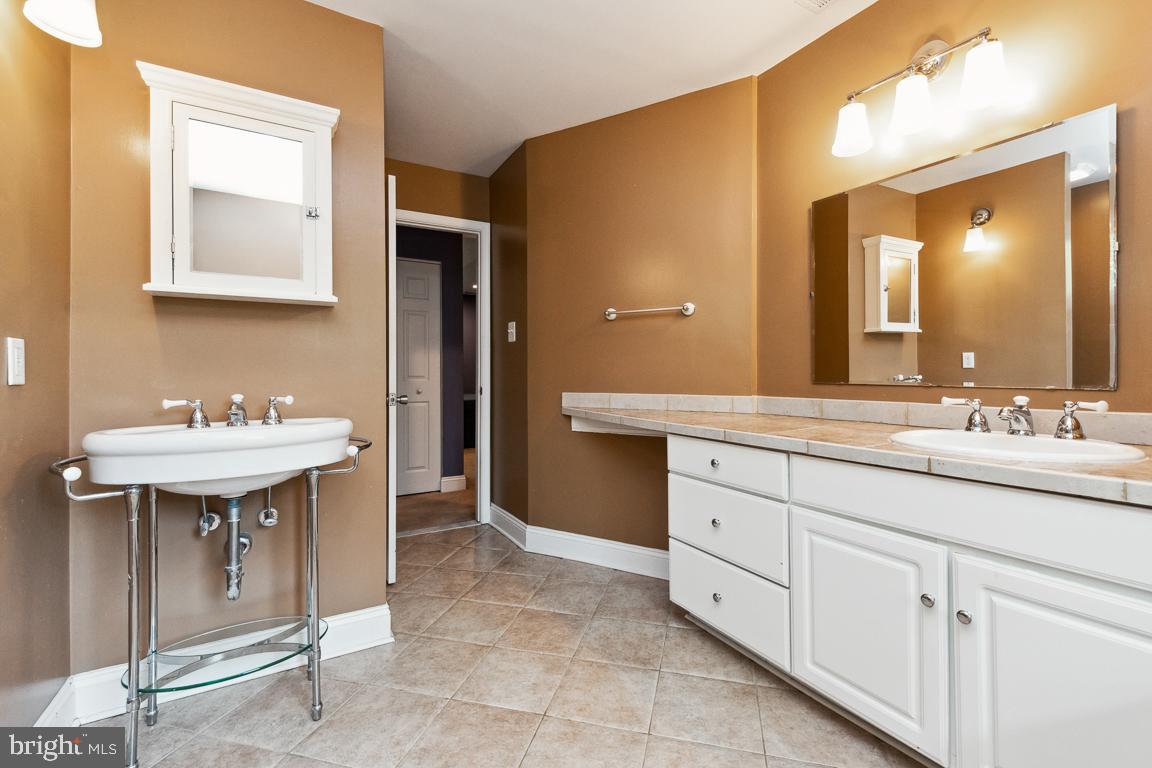 MOUNT WASHINGTON - Residential