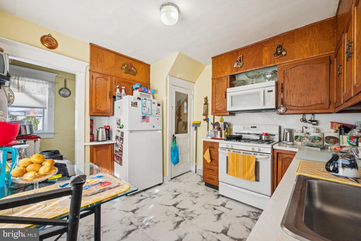 OAKLYN MANOR - Residential