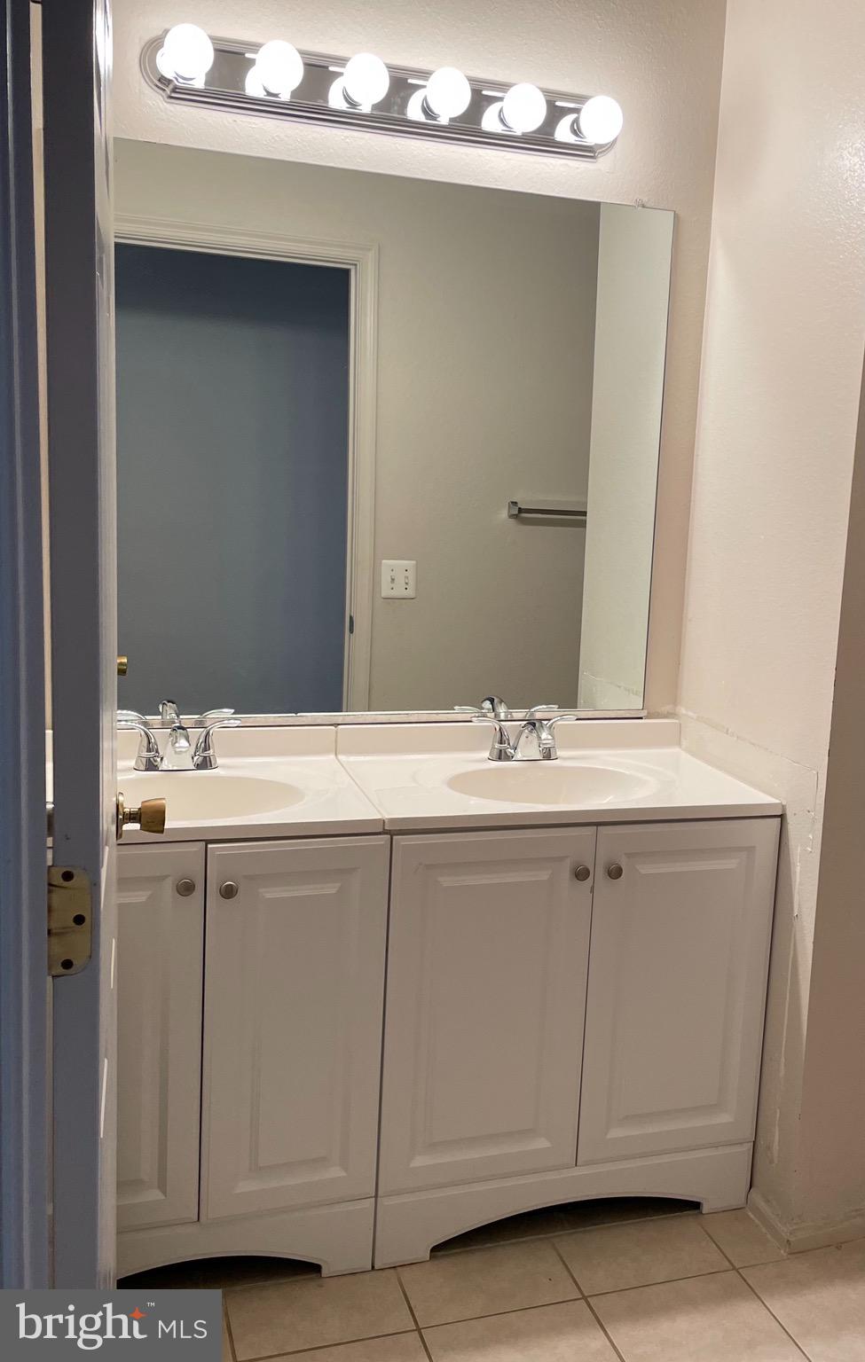 GATES OF MCLEAN - Residential Lease