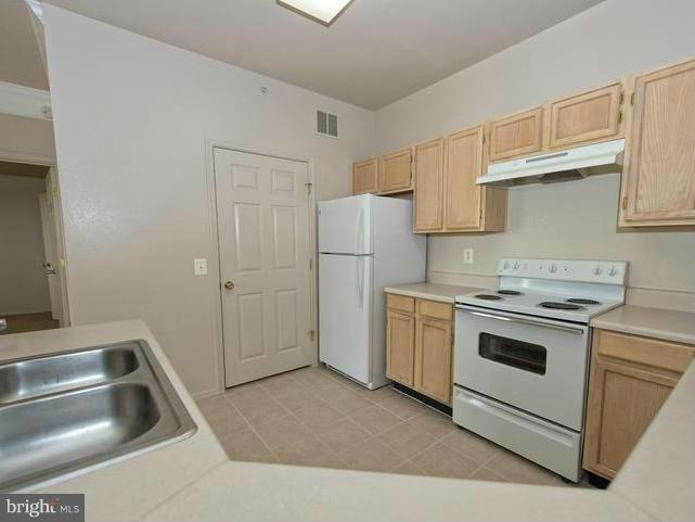 GATES OF MCLEAN - Residential Lease