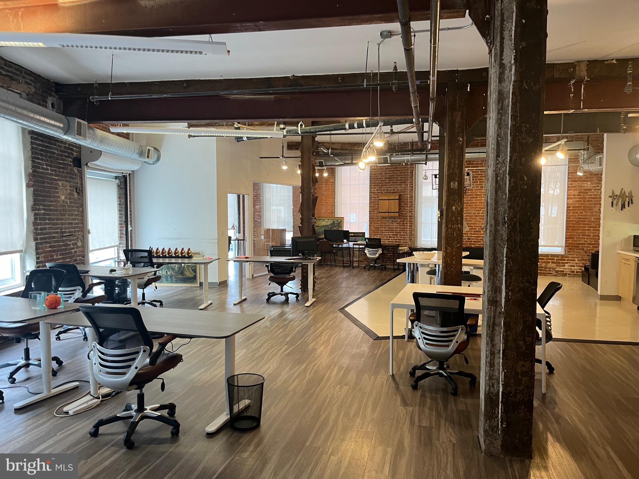 NORTHERN LIBERTIES - Commercial Lease