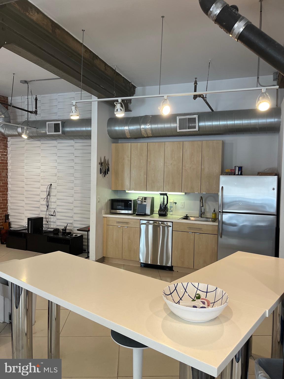 NORTHERN LIBERTIES - Commercial Lease