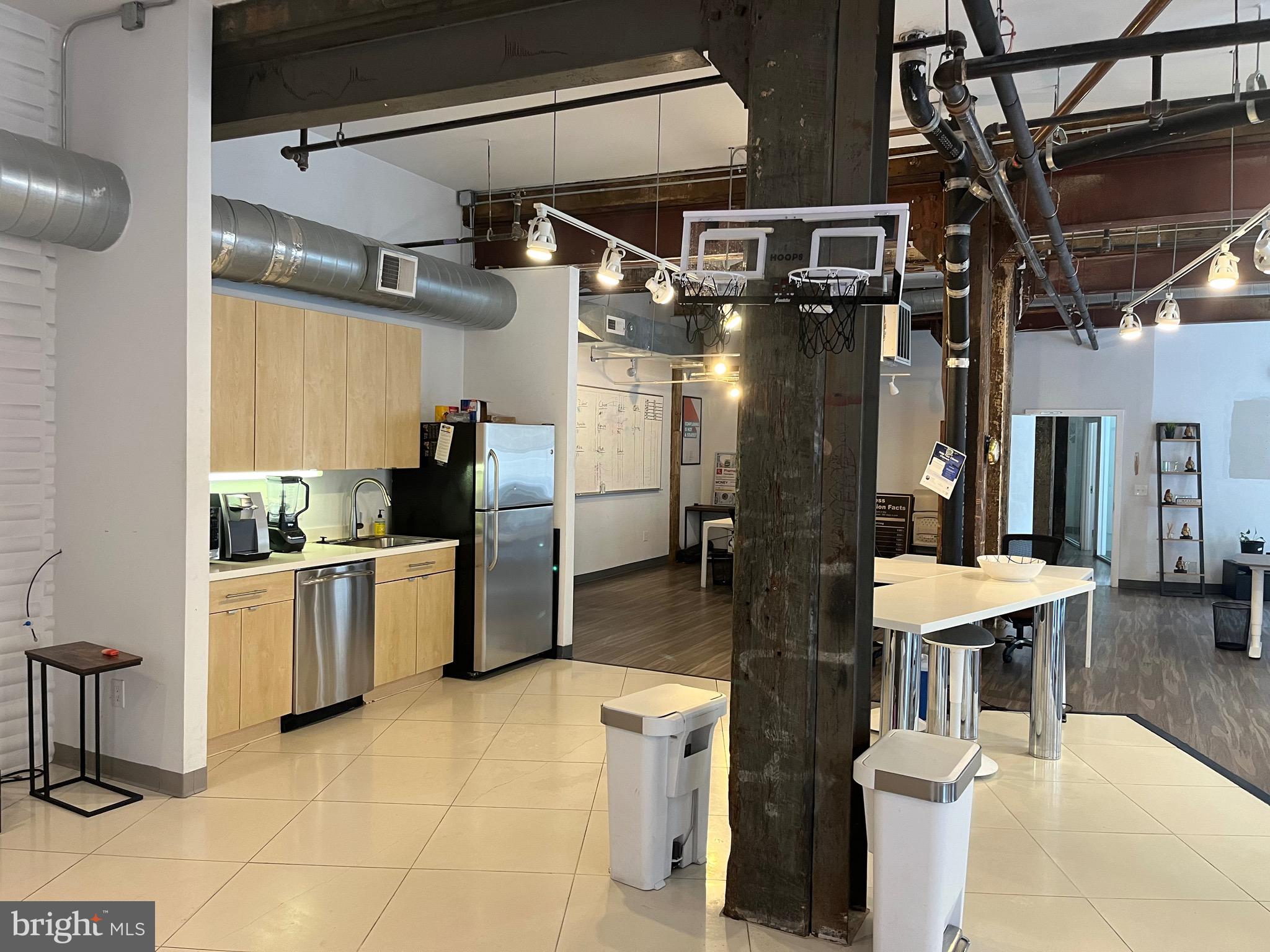 NORTHERN LIBERTIES - Commercial Lease