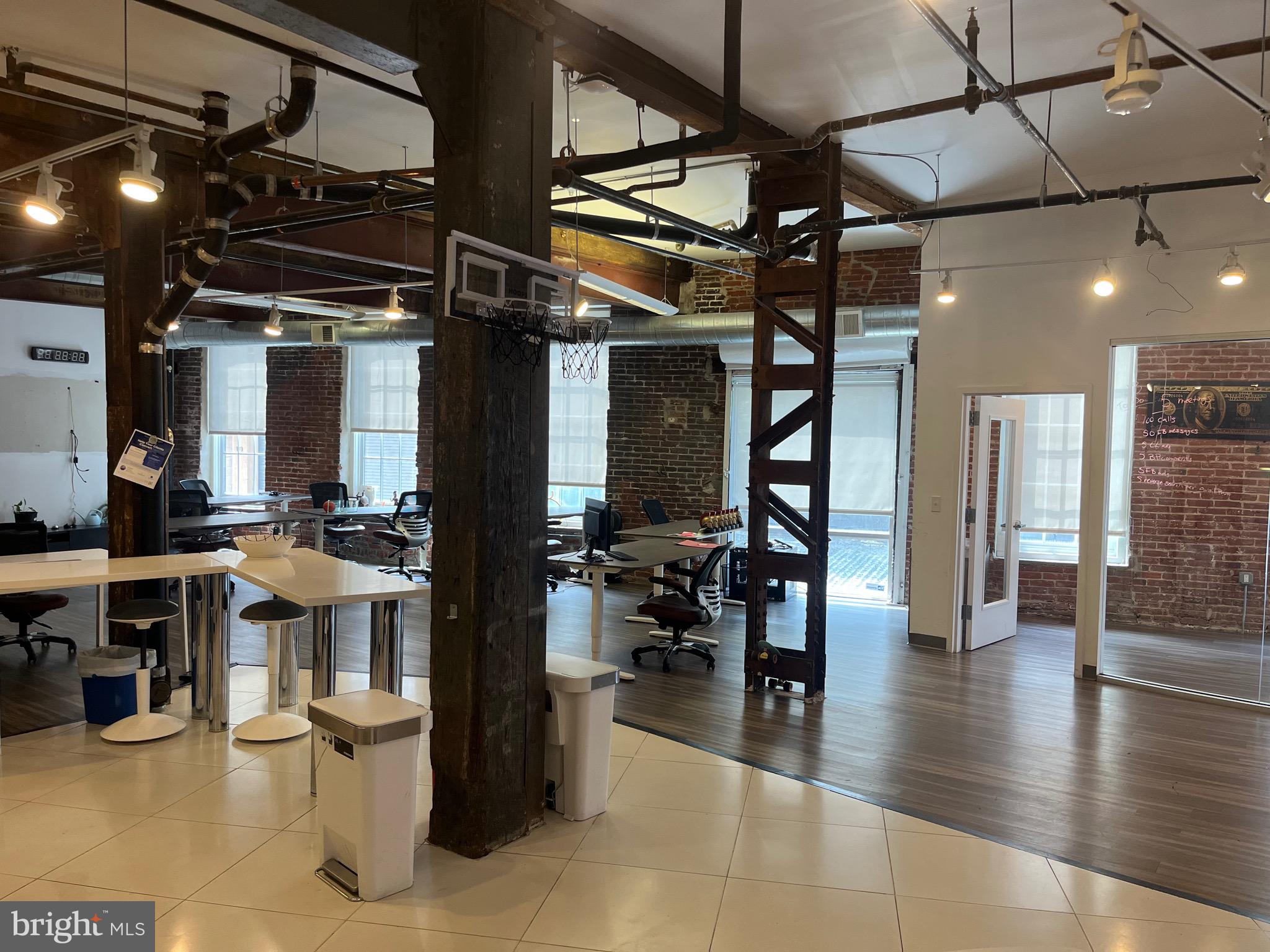 NORTHERN LIBERTIES - Commercial Lease