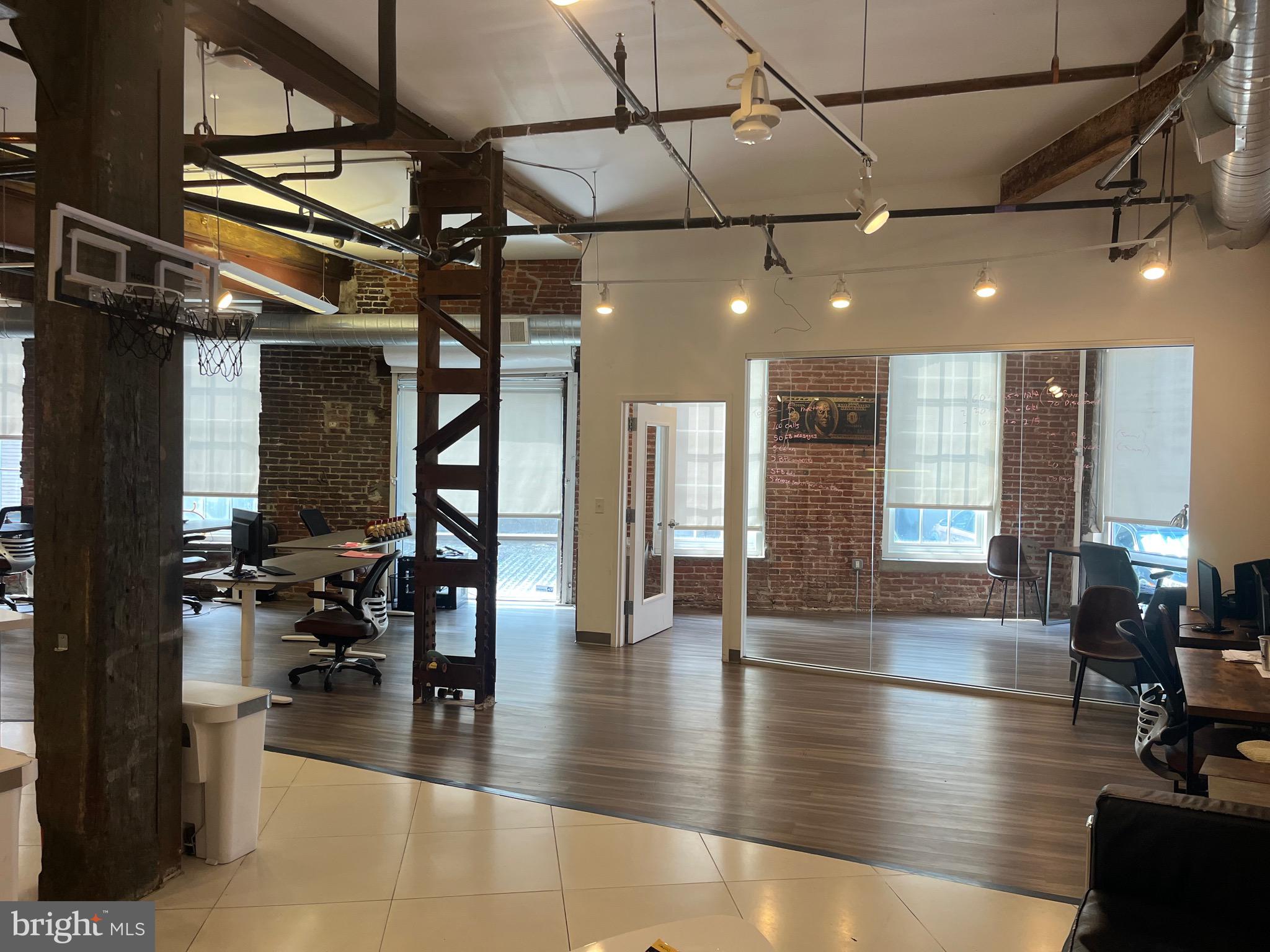 NORTHERN LIBERTIES - Commercial Lease