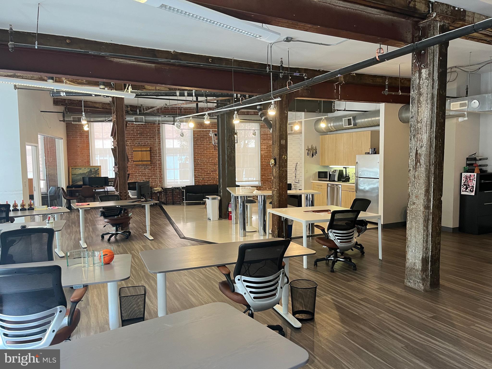 NORTHERN LIBERTIES - Commercial Lease